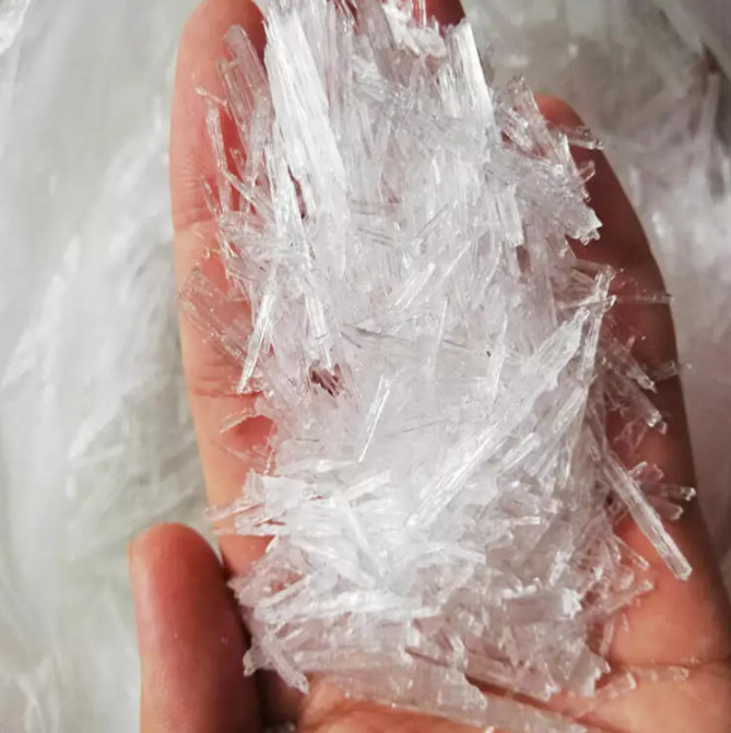 Cristales incoloros de 3 ppm Mentol Agente refrescante Grado alimenticio 99% DL CAS 89-78-1